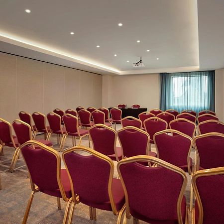 Sheraton Athlone Hotel Екстер'єр фото