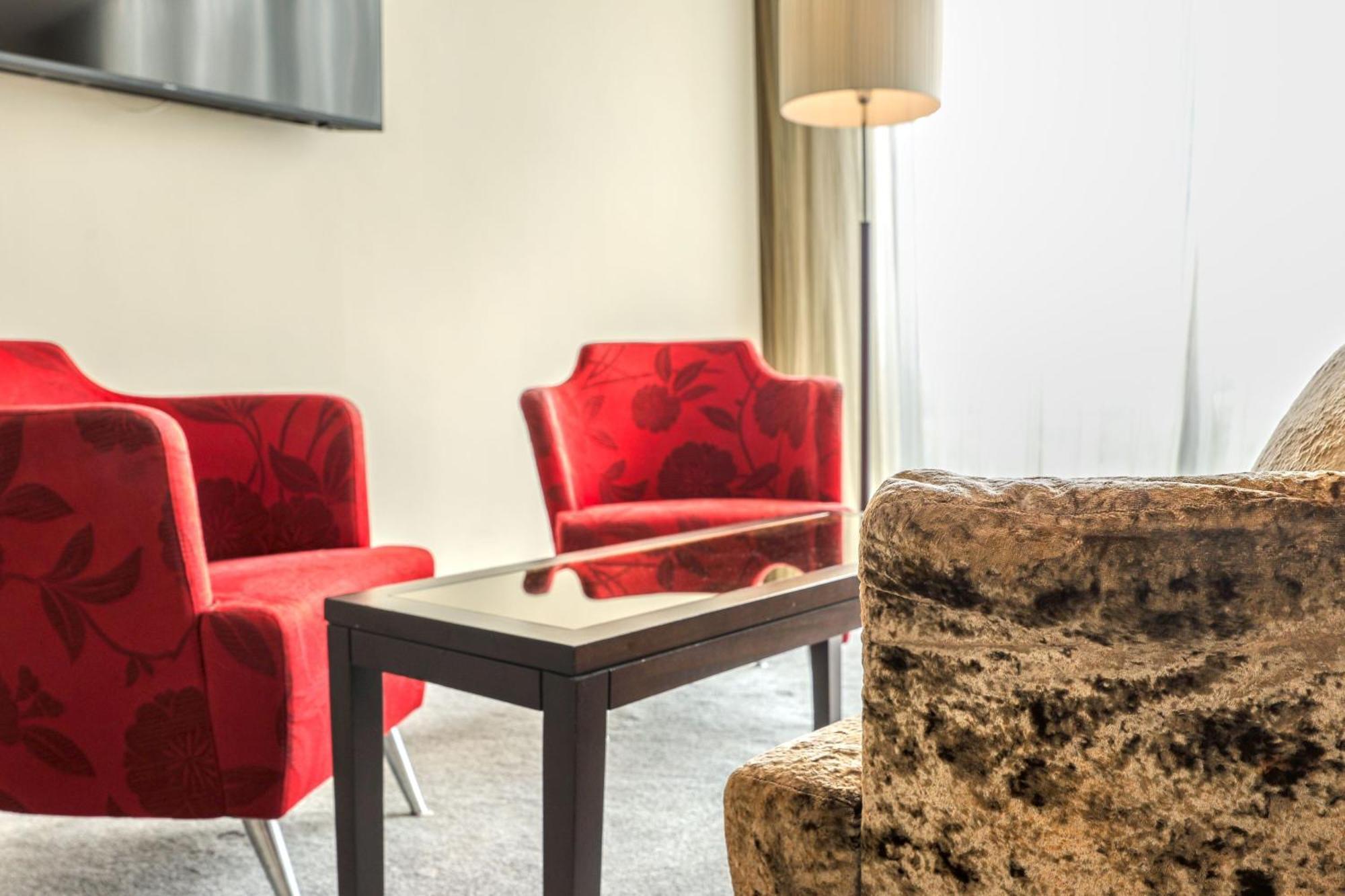 Sheraton Athlone Hotel Екстер'єр фото
