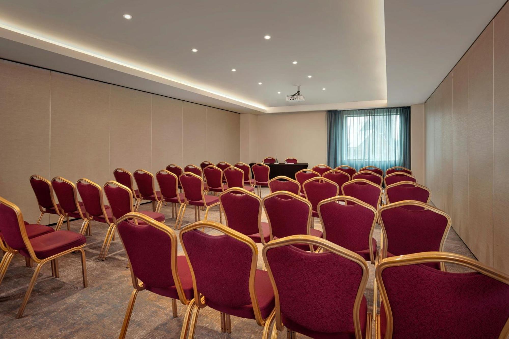 Sheraton Athlone Hotel Екстер'єр фото