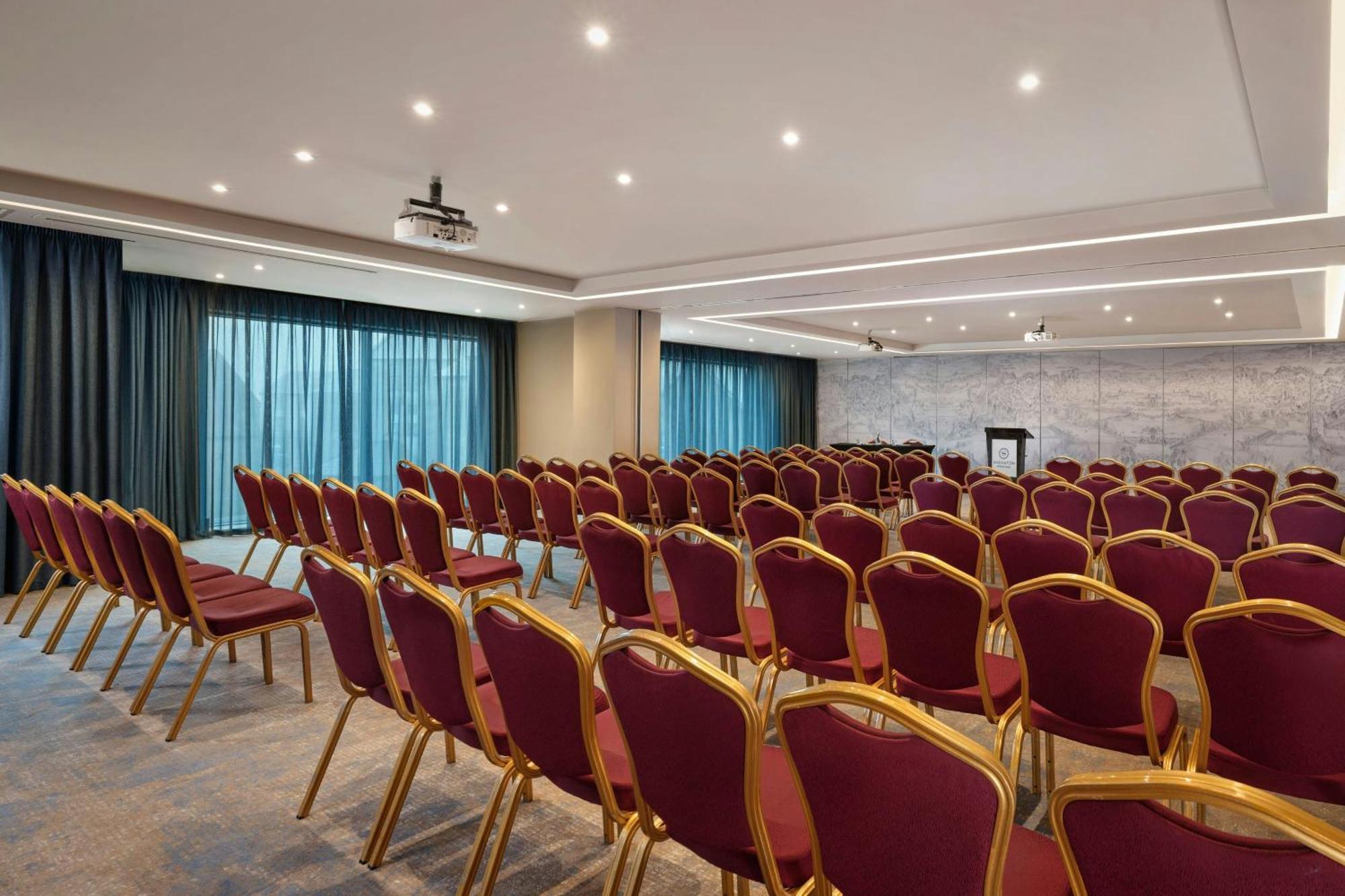 Sheraton Athlone Hotel Екстер'єр фото